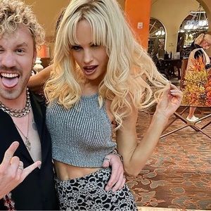 Vintage 90s DKNY silver metallic knit cropped tank top women’s size small